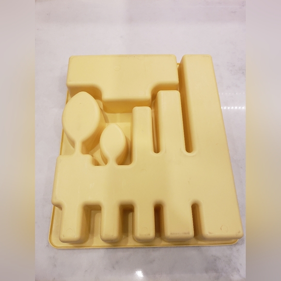 Rubbermaid Plastic Flatware Holder, Drawer Organizer, Cutlery - Picture 7 of 12